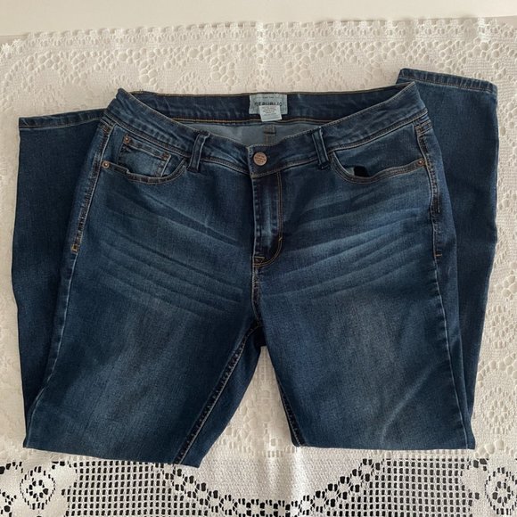 Republic Jeans - Picture 2 of 8